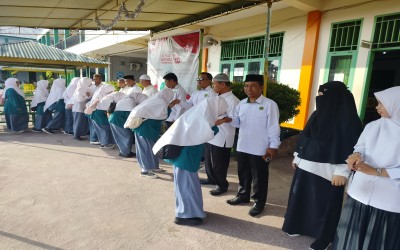 Kembali Beraktivitas Pasca Libur Lebaran, Seluruh Warga Madrasah Laksanakan Apel Bersama